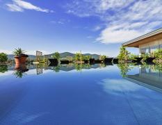 Gartenhotel und Weingut Pfeffel Schwimmbad des Gartenhotels und Weingut Pfeffel