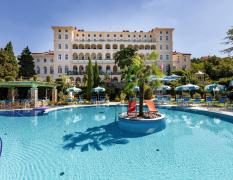 Hotel Kvarner Palace mit großem Pool direkt am Meer